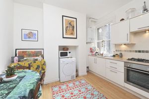Albert Bridge Road, Battersea - SW11- click for photo gallery